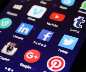 Réseaux sociaux sur téléphone