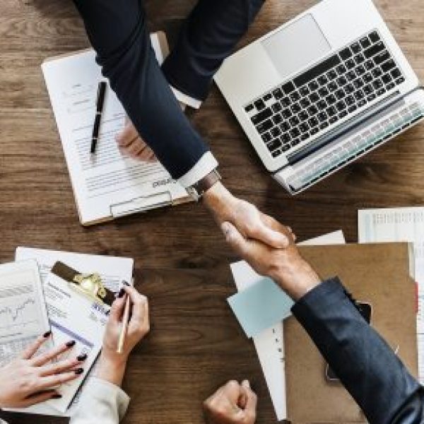 Com’ent collaboration Com'ent collabore avec ses clients